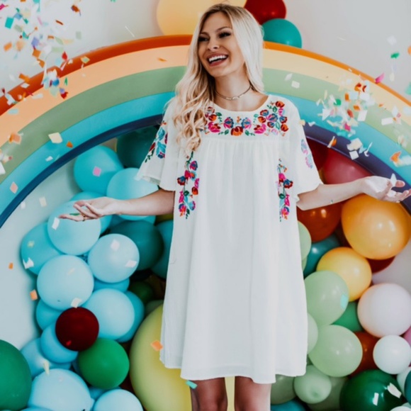 Boho Cream Floral Embroidered Oversized Mini Dress - Picture 2 of 5